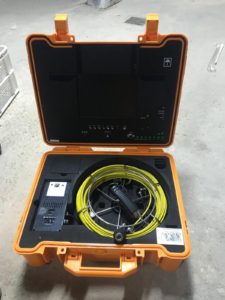 Imagen de un cable de fibra óptica para detección de averías en tuberías, pozos.